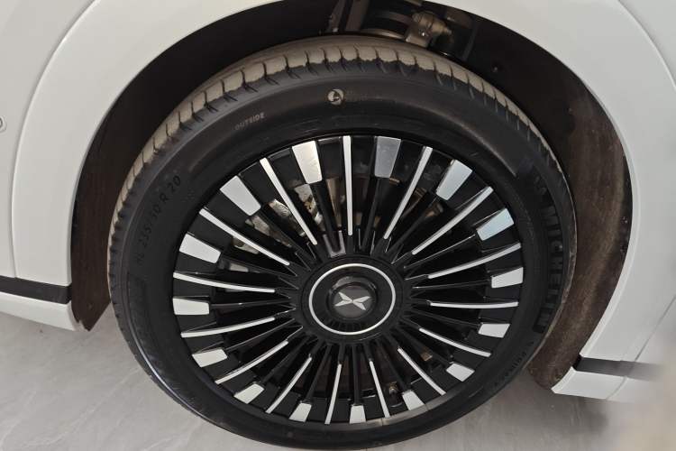 Used XPeng X9 2025 740 Ultra-Long Range Max
