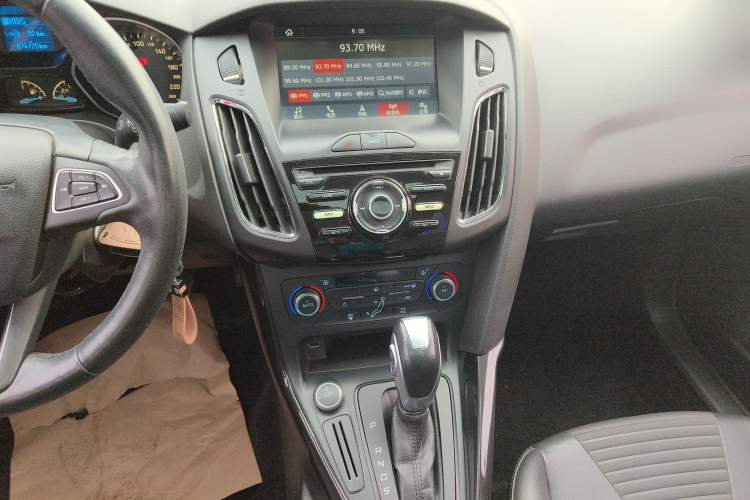 Used Ford Focus 2017 Sedan 1.6L Automatic Fashion Edition Smart Drive Version
