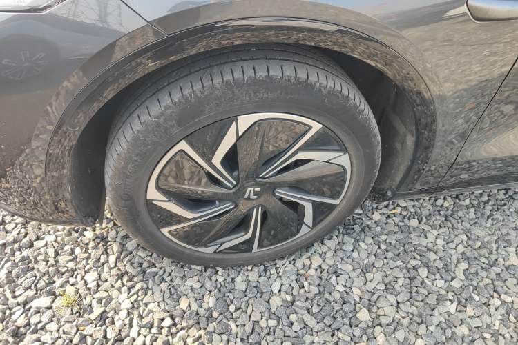 Used  R7 2023 Rear-Drive Screen King Edition
