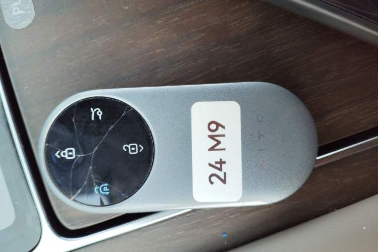 Used Hima AITO M9 2024 Range-Extended Ultra Version 52 kWh 5-Seater Model
