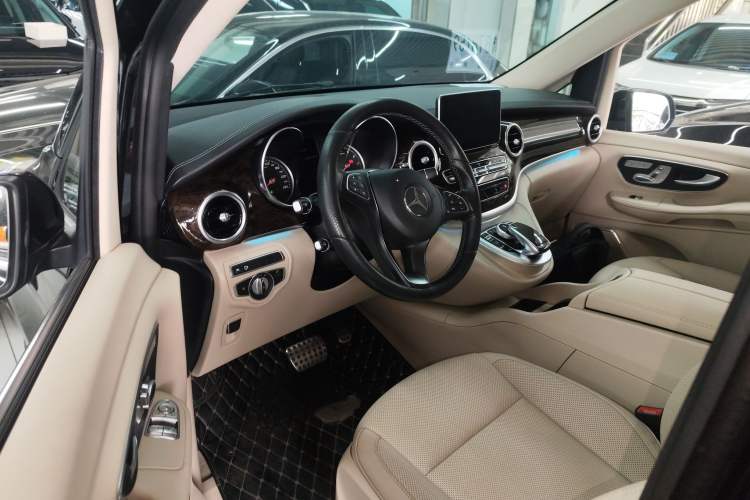 Used Mercedes-Benz V-Class 2018 V 260 Prestige Edition China VI
