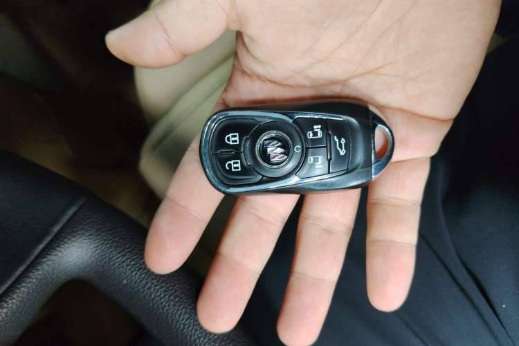 Used Buick GL8 2021 ES Landtrek 653T Luxury Model
