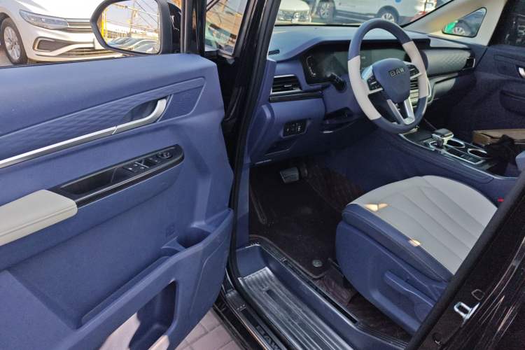 Used  Ruisheng Ace M7 2025 2.0L Automatic Long Wheelbase Luxury Version 7 Seats
