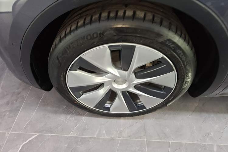 Used Tesla Model Y 2021 Long-Range All-Wheel-Drive Version 3D7