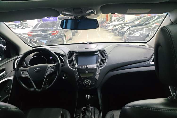 Used Hyundai Santa Fe 2013 2.4L Automatic Two-Wheel Drive Smart Version
