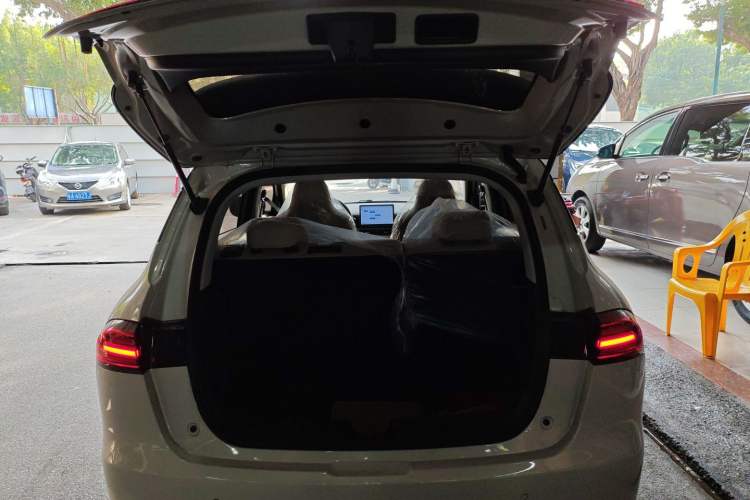 Used Wuling Bingo PLUS 2024 330 km Range Five-Seater Version
