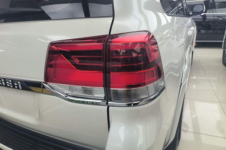 Used Toyota Land Cruiser 2019 4.0L 7-Seater Automatic Transmission Middle East Version
