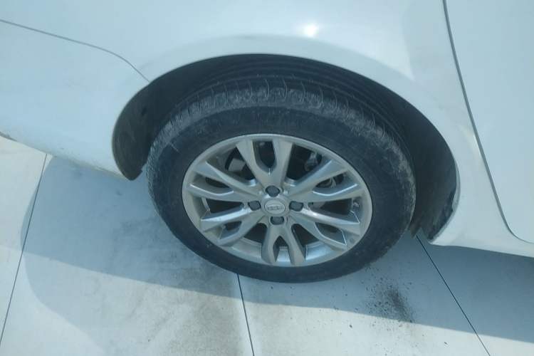 Used Geely Auto Vision 2019 Upgraded Model 1.5L Manual Luxury Version China VI Standard
