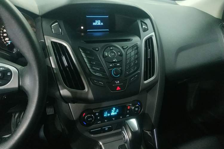 Used Ford Focus 2012 Sedan 1.6L Automatic Fashion Edition
