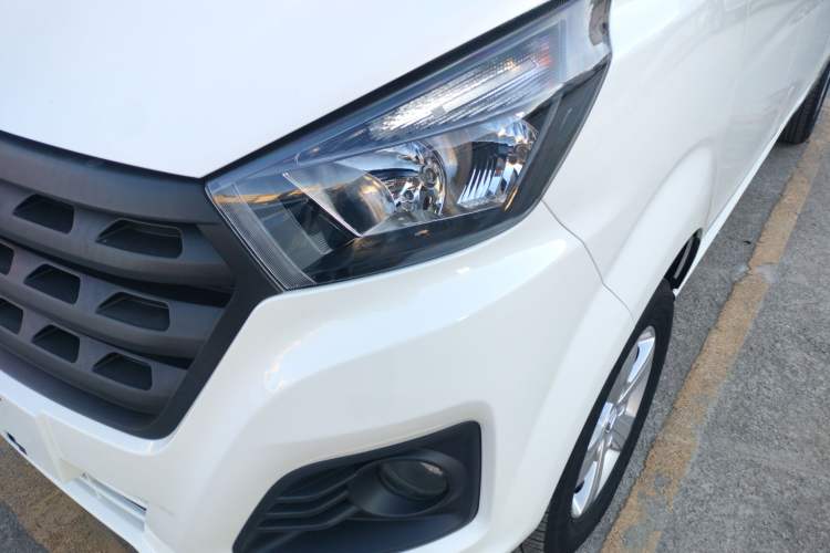 Used Jinbei Gold Hiace 2024 2.0L Travel Lion 9-Seater Central Air Conditioning