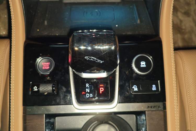 Used Jaguar XFL 2025 Model—2.0T P250, Two-Wheel Drive, Premium Luxury Edition