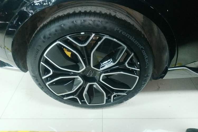 Used  11 2023 Harmony 90° Luxury Edition