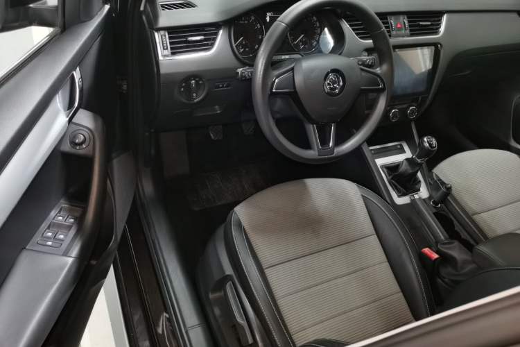 Used Skoda Octavia 2017 1.6L Manual Trend Edition
