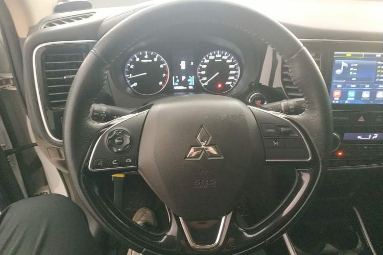 Used Mitsubishi Outlander 2019 2.0L Two-Wheel Drive Comfort Edition 5 Seats China VI Standard
