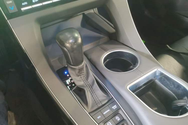 Used Toyota Avalon 2019 2.5L Touring Premium Version China VI Standard
