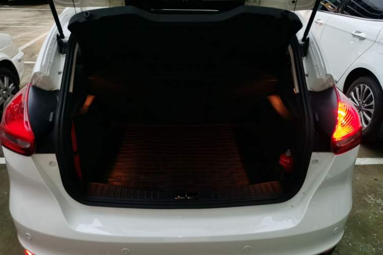 Used Ford Focus 2015 Hatchback 1.6L Automatic Fashion Edition
