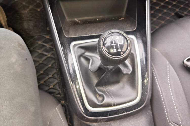 Used Roewe i5 2020 1.5L Manual 4G Connect Luxury Edition