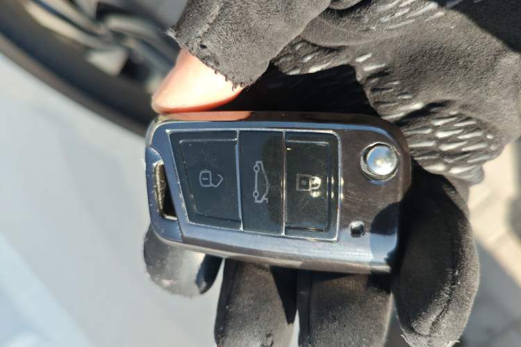 Used Volkswagen Tiguan L 2025 Model, Outstanding Version, 300TSI Automatic Two-Wheel Drive Longteng Edition