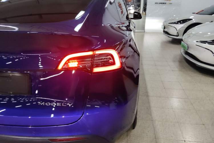 Used Tesla Model Y 2021 Long-Range All-Wheel-Drive Version
