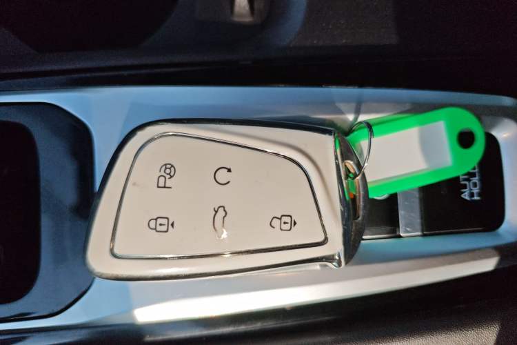 Used Dongfeng Aeolus Huge 2022 Mach Dual-Motor 1.5T MHD Dare-to-Dream Edition