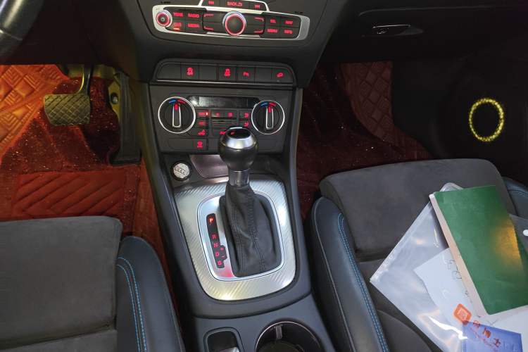 Used Audi Q3 2017 40 TFSI quattro all-wheel-drive sport model
