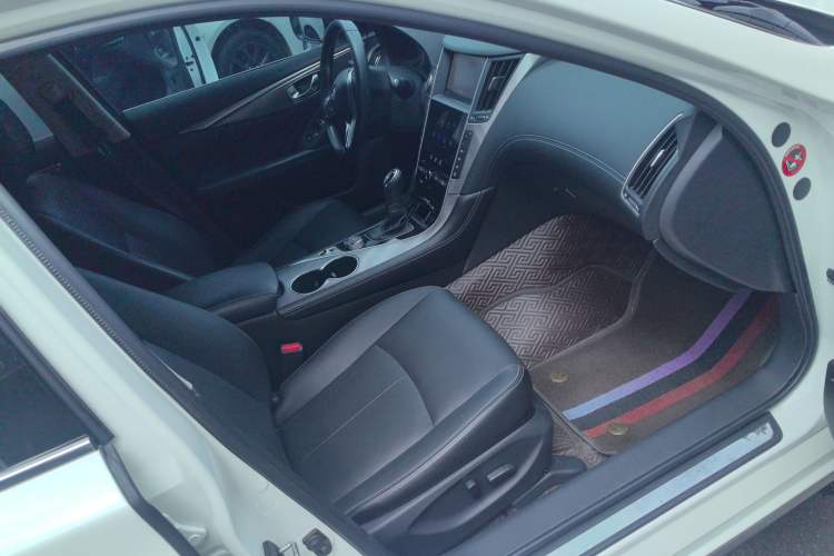 Used Infiniti Q50L 2018 2.0T Enjoyment Version China VI Standard
