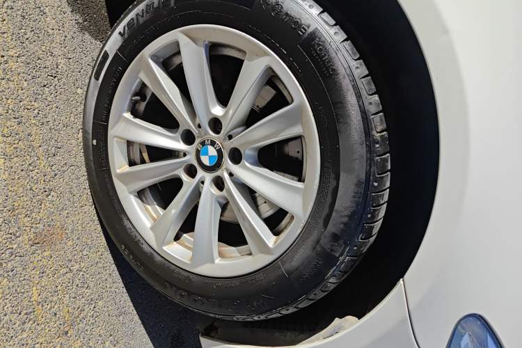 Used BMW 5 Series 2014 520Li Elegant Model
