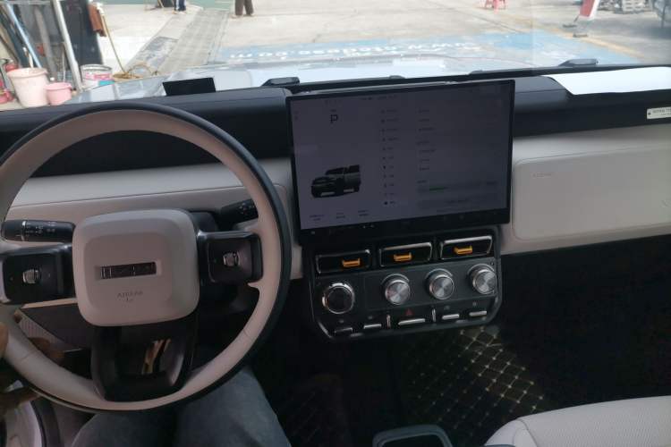 Used  V23 2025 501 Four-Wheel Drive Advanced Version
