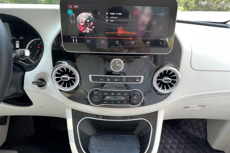 Used Mercedes-Benz Vito 2021 2.0T Elite Version 7 Seats
