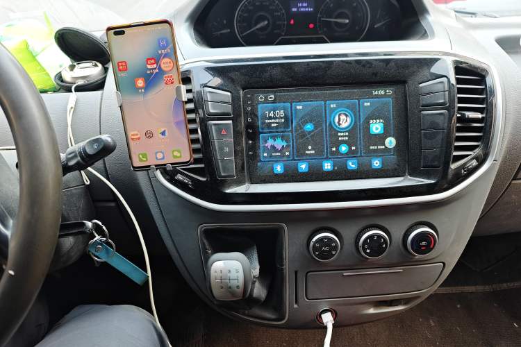 Used SAIC MAXUS Xintu V80 2019 2.5T Classic Version 6-Speed Manual – Aoyuntong Modified Long Wheelbase Mid-Height 7-Seater