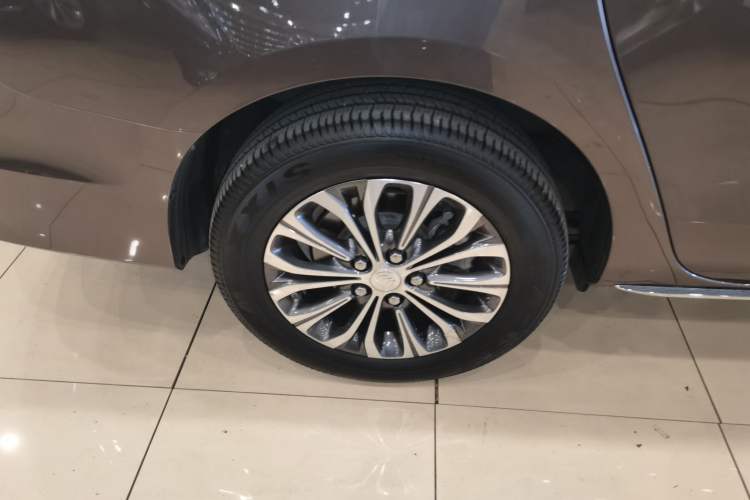 Used Buick GL8 2023 Land Executive Class Deluxe Model
