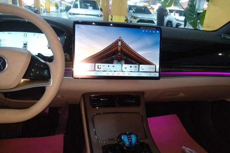 Used BYD Han 2025 DM-i Intelligent Driving Edition 125KM LiDAR Flagship Model
