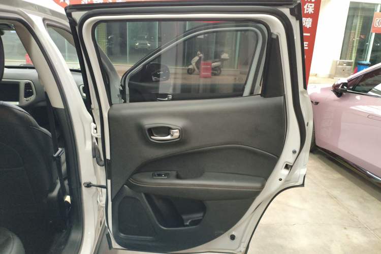 Used  Compass 2019 220T Automatic Enjoyment Version
