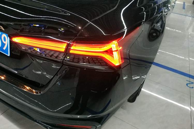 Used Nissan Teana 2024 2.0L SV Black Gold Edition
