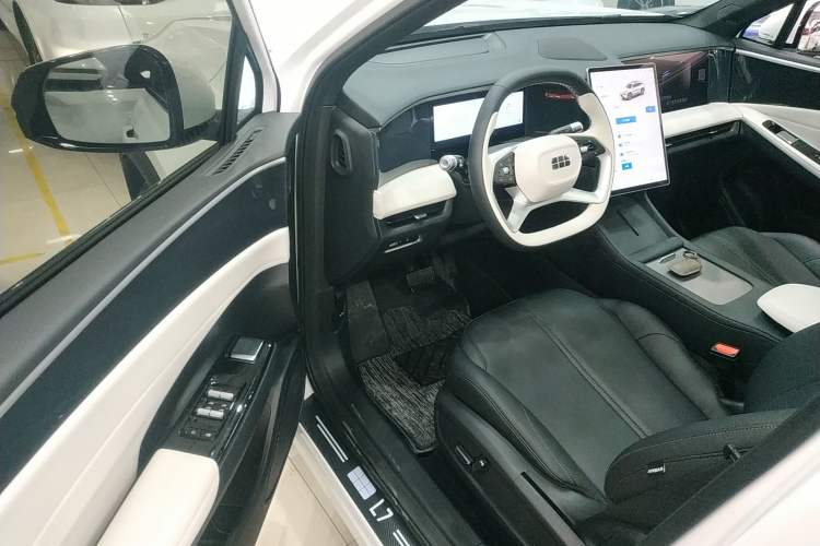 Used  L7 2024 1.5T 55km PRO Dragon Edition
