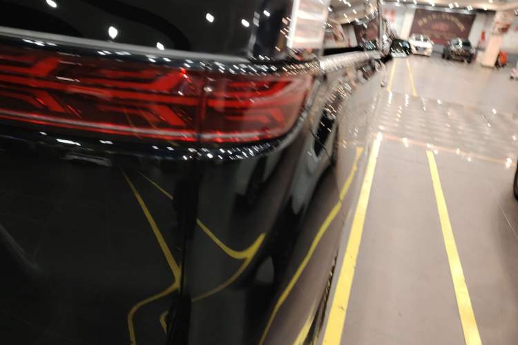 Used Denza D9 2022 DM-i 970 Four-Wheel Drive Prestige Model
