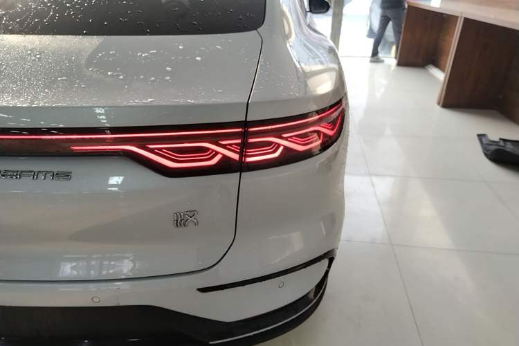 Used BYD Han 2024 EV Glory Edition 605KM Front-Wheel-Drive Premium Model
