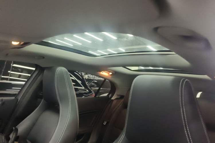 Used Mercedes-Benz GLA 2015 GLA 220 4MATIC Fashion Model
