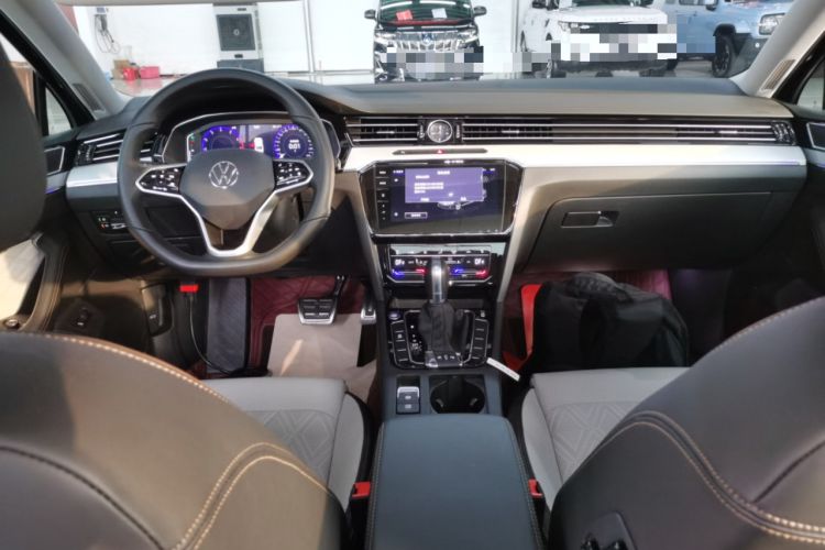 Used Volkswagen Magotan 2024 2 Million Units Zhongxiang Version 330TSI DSG Luxury Edition
