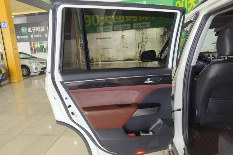 Used GAC Trumpchi GS8 2017 320T Two-Wheel Drive Luxury Smart Connectivity Version (7 Seats)
