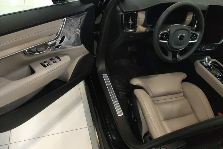 Used Volvo S90 2026 B5 Zhiya Luxury Edition
