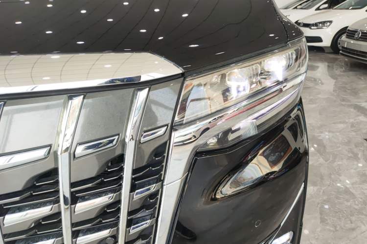Used Toyota Alphard 2021 Dual-Engine 2.5L Luxury Edition
