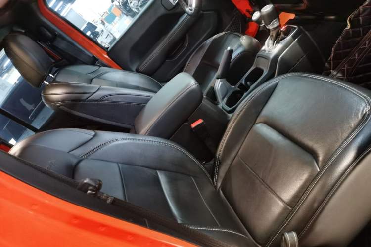 Used  Wrangler 2019 2.0T Sahara Four-Door Version China VI Emission Standard
