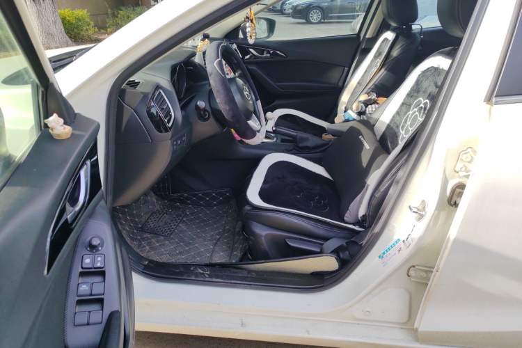 Used Mazda Mazda 3 Axela 2014 Sedan 1.5L Automatic Comfort Model