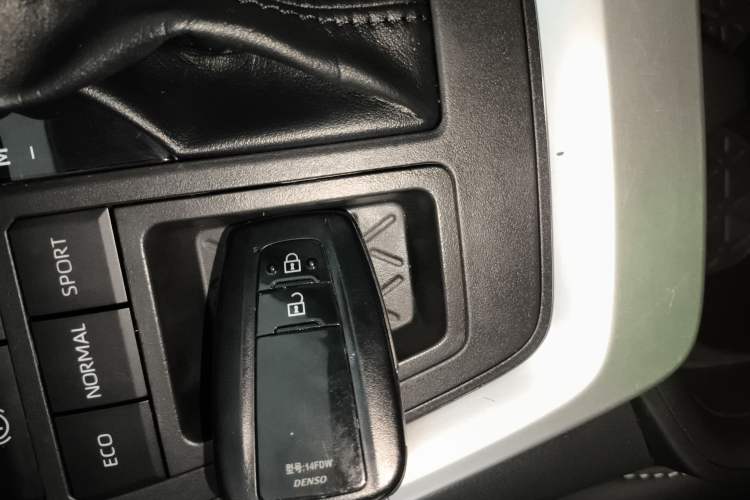 Used Toyota RAV4 2024 2.0L CVT Two-Wheel Drive Fashion Edition
