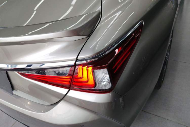 Used Lexus ES 2021 300h Deluxe Edition