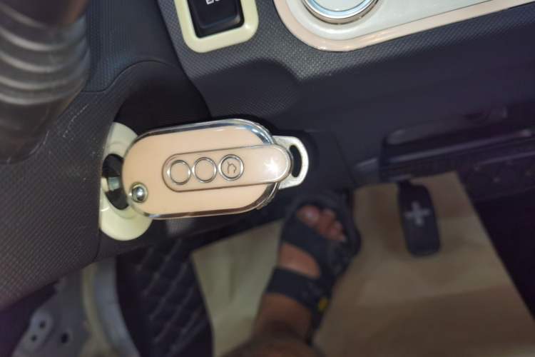 Used Wuling Hongguang MINIEV 2022 Macaron Premium Model – Lithium Iron Phosphate
