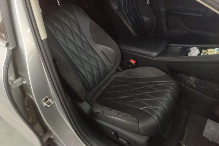 Used Roewe D7 2023 DMH 125km Flagship Edition
