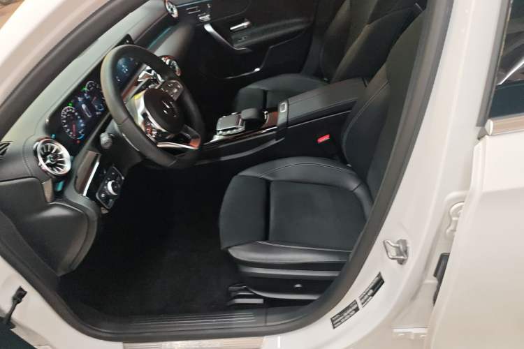 Used Mercedes-Benz A-Class 2022 Revised Version A 200 L Sport Sedan Fashionable Style
