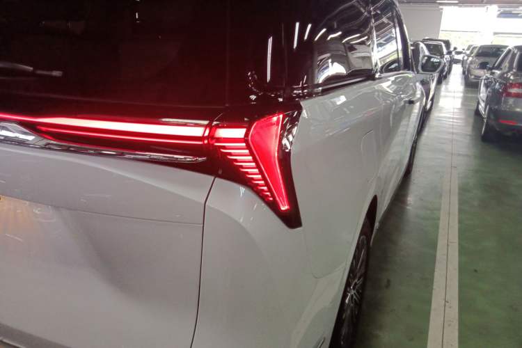 Used Buick GL8 New Energy 2024 Lu Zun Luxury Edition 6-Seater
